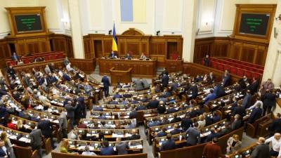 Депутаты Рады могут дать полицейским право штрафовать за георгиевские ленты