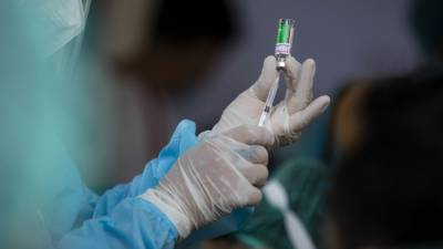 Житель Сингапура по ошибке получил пятикратную дозу вакцины от COVID-19