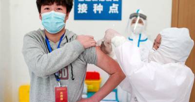 В Китае разрешили массовое использование вакцины Sinovac, которую закупает Украина