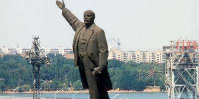 В Изюме можно купить памятник Ленину, однако желающих не нашли - ТЕЛЕГРАФ