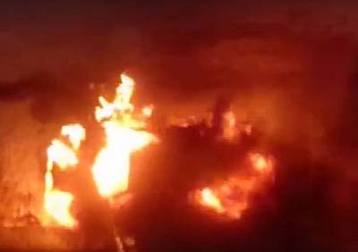 При пожаре в Семчине один автомобиль сгорел, один был поврежден огнем