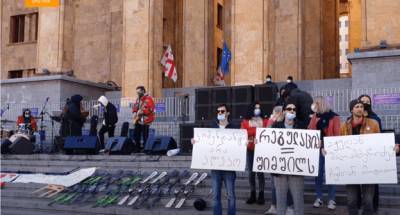 В грузинской столице проходит вторая за день акция против карантина