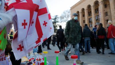 Тбилисцы протестуют против коронавирусных ограничений