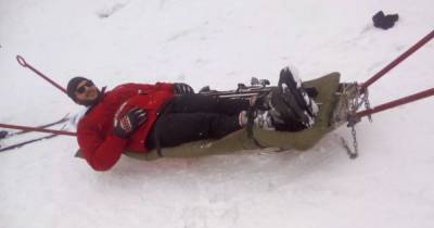 В Карпатах спасли травмированного лыжника и заблудившегося туриста (4 фото)