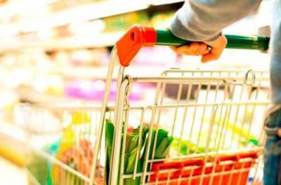 Чего не стоит покупать в супермаркете: эксперты назвали 7 невнушающих доверия продуктов