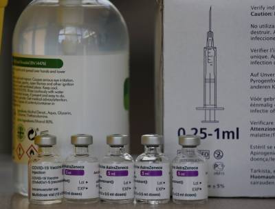 СМИ сообщили о недостаточной эффективности вакцины AstraZeneca против штамма из ЮАР