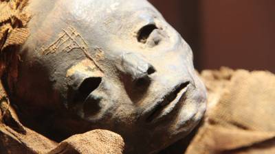 Археологи нашли 2000-летнюю египетскую мумию с золотым языком