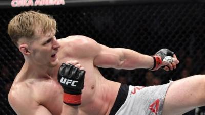 Волков мощным ударом нокаутировал соперника из Нидерландов в поединке UFC