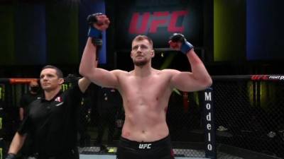 Волков нокаутировал Оверима на турнире UFC Вегас 18