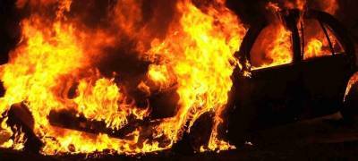 Два автомобиля сгорели в Карелии за сутки