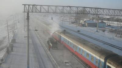 Пассажирам задержанного поезда Владивосток — Москва оказали помощь