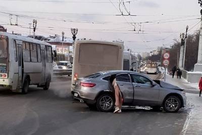 Сразу две аварии случились в Иваново в один день практически на одном и том же месте