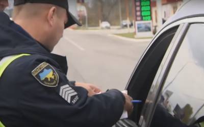 В водительских удостоверениях хотят вписать новую графу "ограничения": что хотят запретить