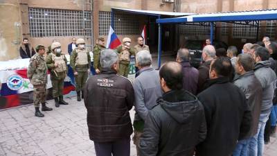 Российские военные доставили гуманитарную помощь учителям Алеппо