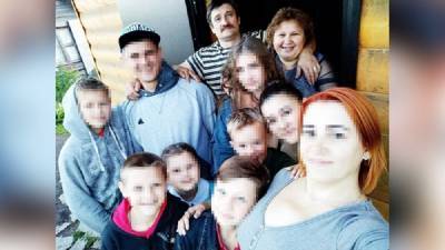 Семье умершей от COVID-19 матери 10 детей выделили участок в Ленобласти