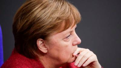 Меркель требует от Лукашенко освободить политзаключенных