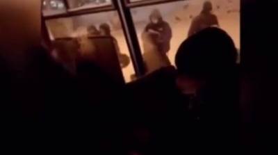 В Уфе группа агрессивных подростков напала на автобус