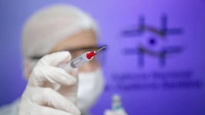 Российские медики работают над технологией изменения вакцины при мутации COVID-19