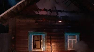 В Рогачевском районе мужчина спас при пожаре соседку