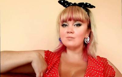 Украинка с 15-м размером специально выпятила бюст, распахнув кофту: "Сводишь меня с ума"