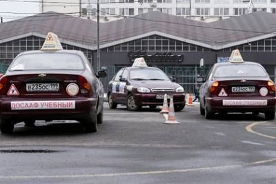 Россиян предупредили о резком подорожании автошкол