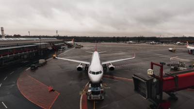 Самолет вернулся в аэропорт Саратова по техническим причинам