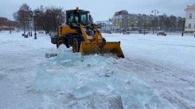 Из-за потепления в Тобольске убирают ледовый городок