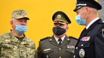 Украинские военные проводят "антидиверсионные" учения у границы Крыма