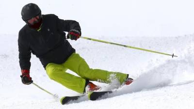 Лыжник попал под электричку в Ленобласти и остался жив