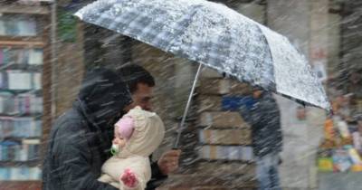 Мощный циклон принес в Украину дождь, снег и штормовой ветер