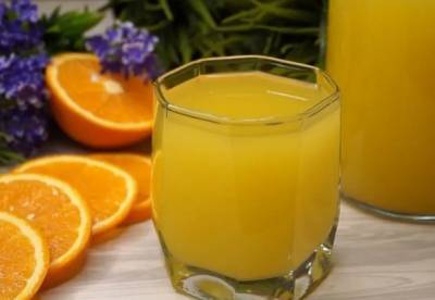 Врачи рассказали, чем опасен для организма апельсиновый сок