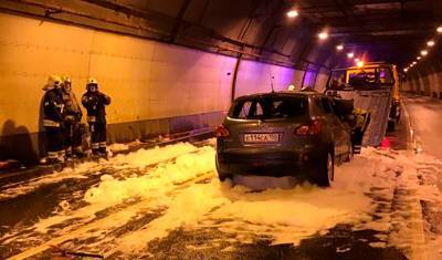 В московском тоннеле загорелся автомобиль