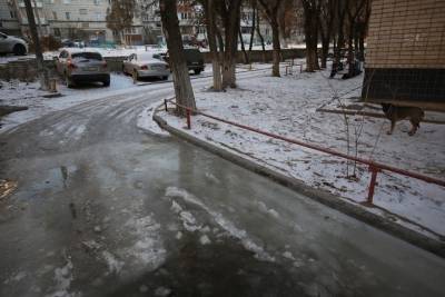 В Дзержинском районе Волгограда прорвало канализацию