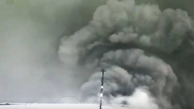 Склад на Варшавском шоссе горит в Москве