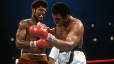 Умер легендарный американский боксер, побеждавший Мохаммеда Али