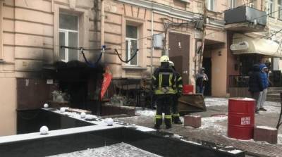 В центре Киева горело кафе в жилом доме