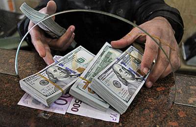 Эксперт рассказал, что ждет рубль, и назвал валюты, которые опасно покупать