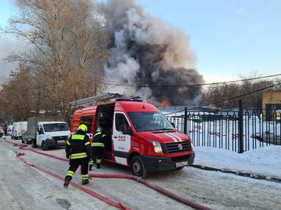Движение по Варшавскому шоссе ограничили до трех рядов из-за пожара