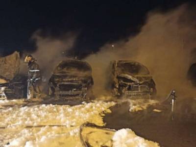 На Харьковщине сожгли автомобили