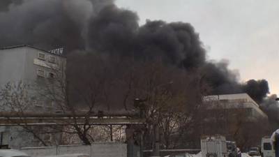 Новости на "России 24". Пожар на Варшавском шоссе тушат с воздуха