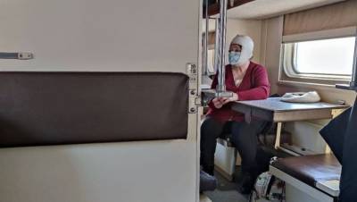 Пассажирку поезда Петербург – Белгород ранило осколками разбившегося окна