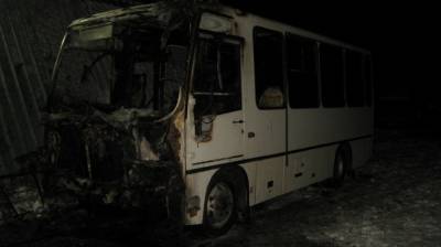 Два пассажирских ПАЗа сгорели на автостоянке в Нижегородской области