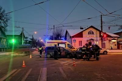 Два человека пострадали при ДТП на переулке в Твери