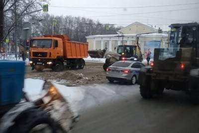 Во Владимире устраняли последствия серьезной коммунальной аварии