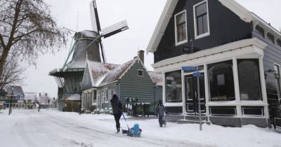 Непогода в Европе: Германию и Нидерланды завалило снегом, сковало морозом, а транспорт парализовало
