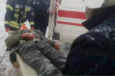 В Хмельницкой области под завалом силоса погиб мужчина, еще двое травмировались