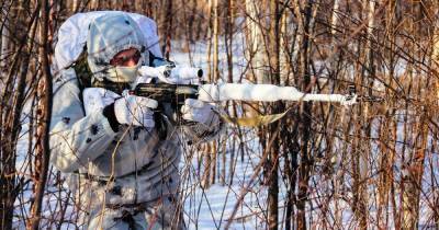 Российский снайпер ранил украинского военного
