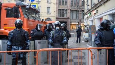 Закрытые улицы, обыски у активистов, Гнойный в полиции: Петербург 6-7 февраля