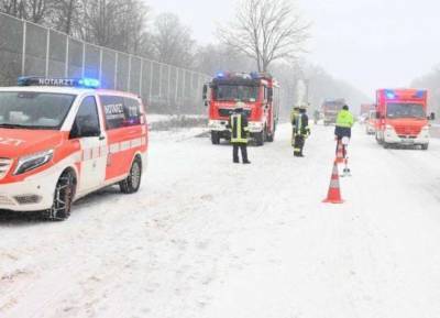 В Германии снегопады вызвали транспортный хаос