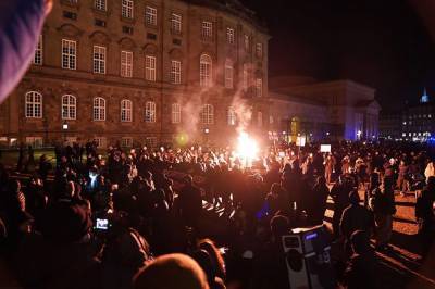 Против карантина и паспортов вакцинации: в Дании состоялся массовый протест – фото